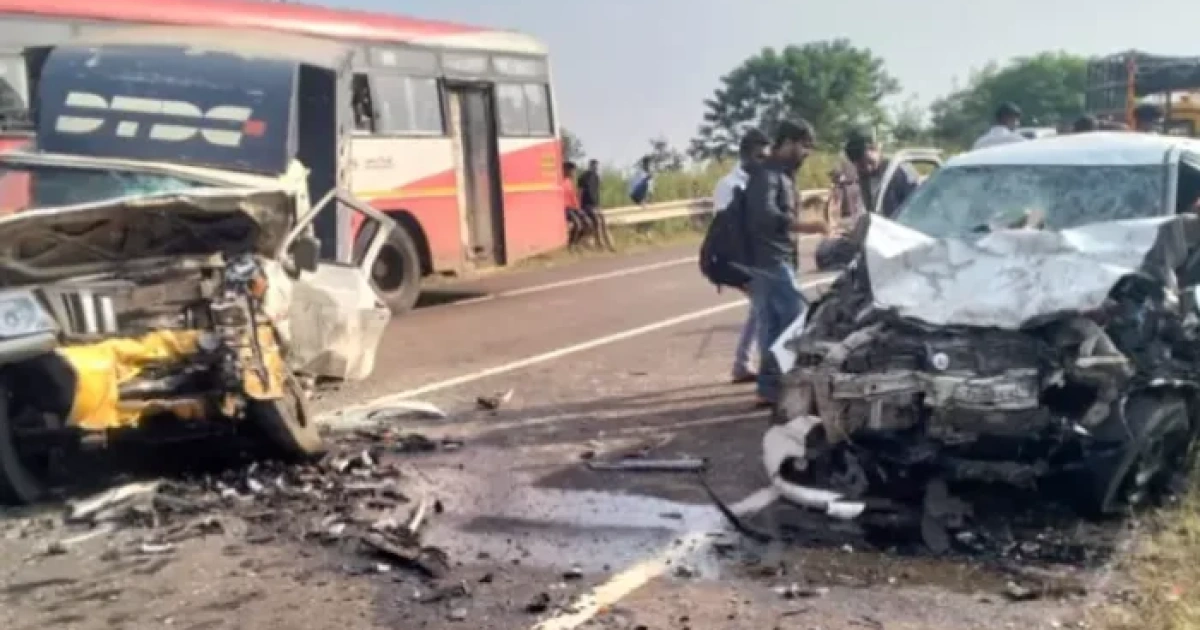 road accident in karnataka four telangana residents die
